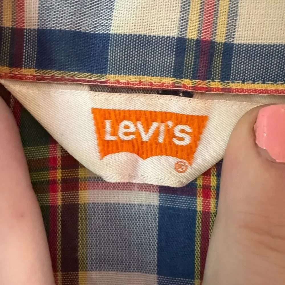Vintage Levi’s Plaid Button down small ”e”